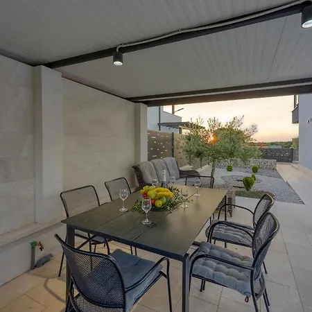 Villa-osmium ヴィラ Galižana